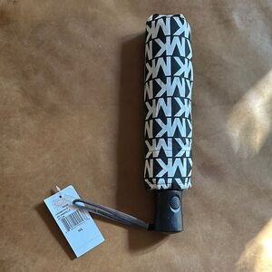 NWT - - Michael Kors Monogram Black Umbrella with Case